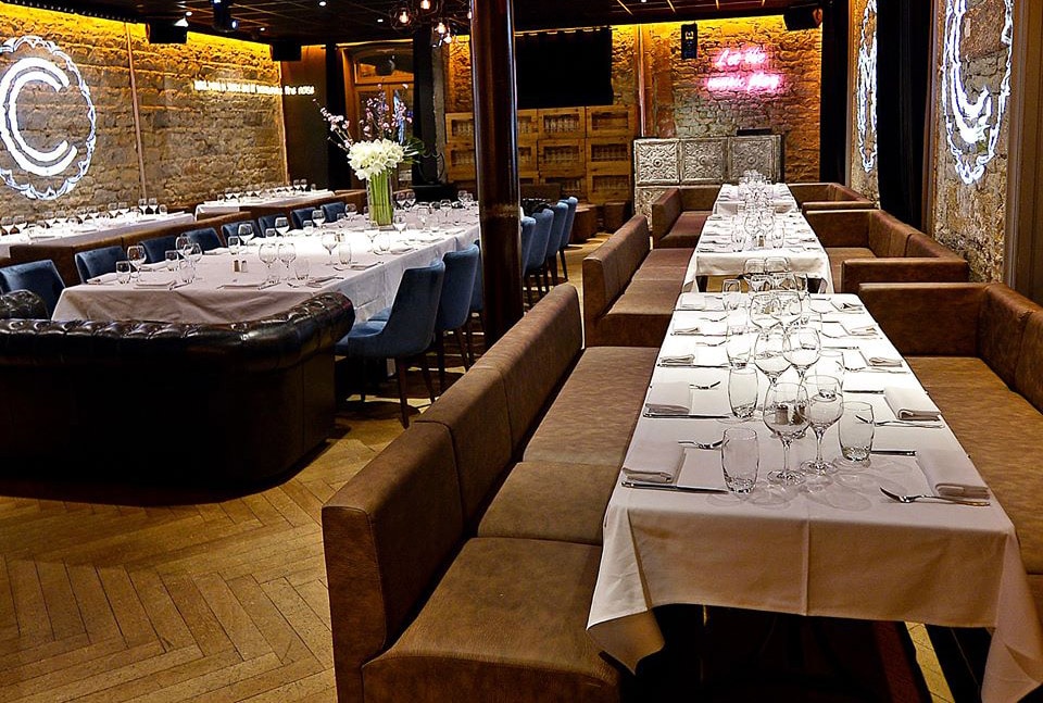 Une série de banquettes pour le restaurant La Maison
