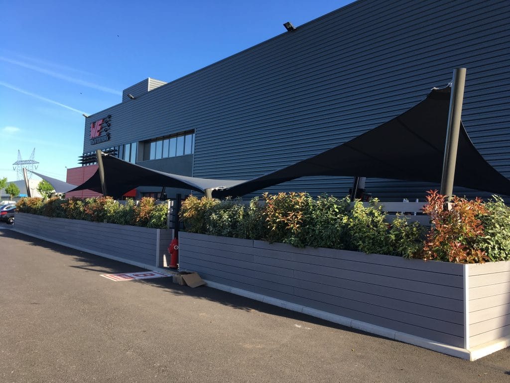 Structure textile légère : Protéger une terrasse sportive