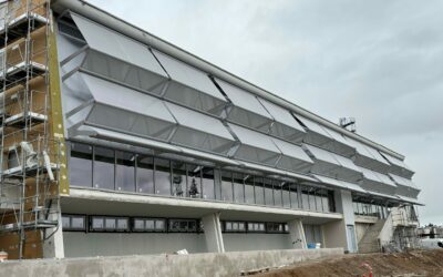 Confection sur mesure d’une façade textile à Montceau-les-Mines : Un projet novateur pour la réhabilitation du complexe sportif Jean Bouveri