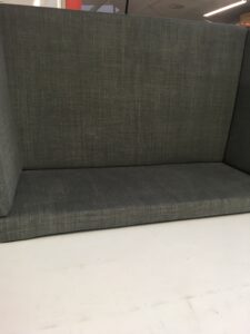 Coussin banquette tissus agrafé sous du CP