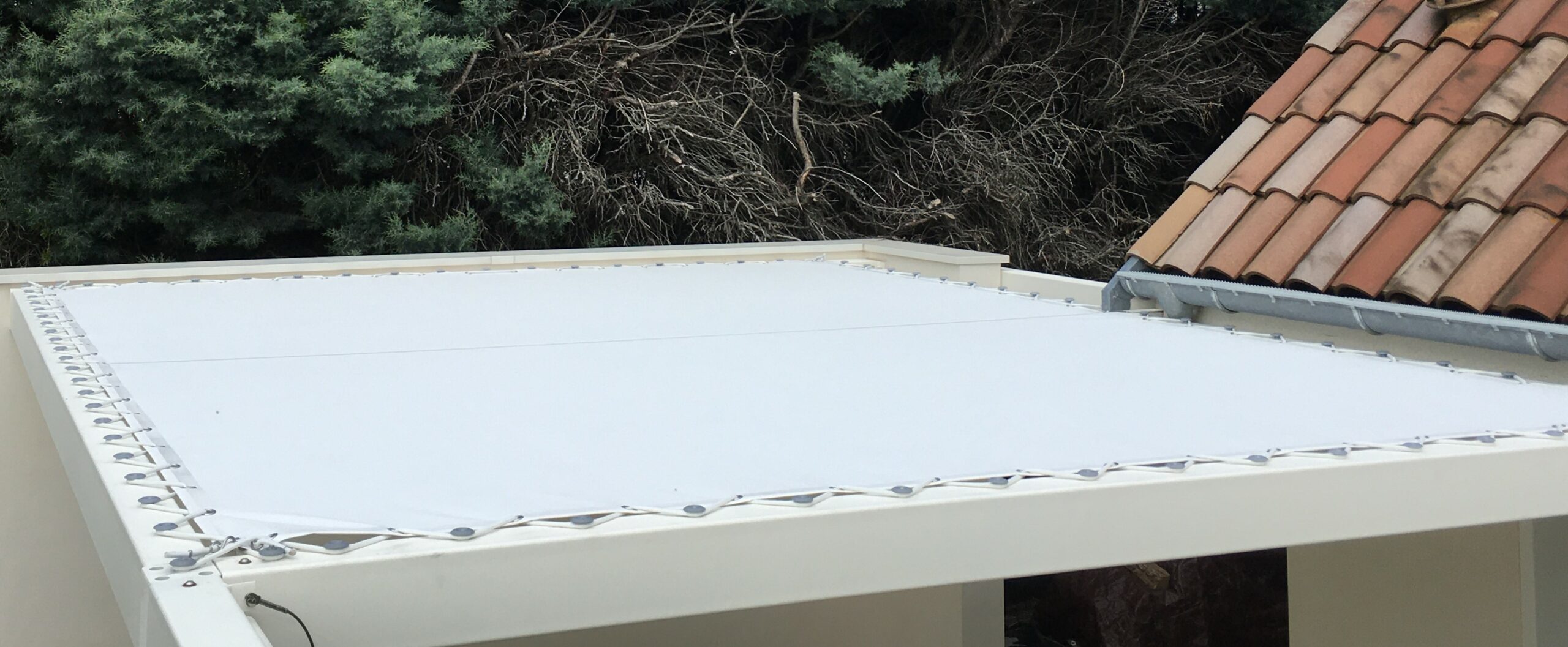 Laçage sandow poulie sur le dessus de la structure