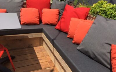 Coussin extérieur sur mesure : comment choisirle bon tissu pour durer en plein air ?